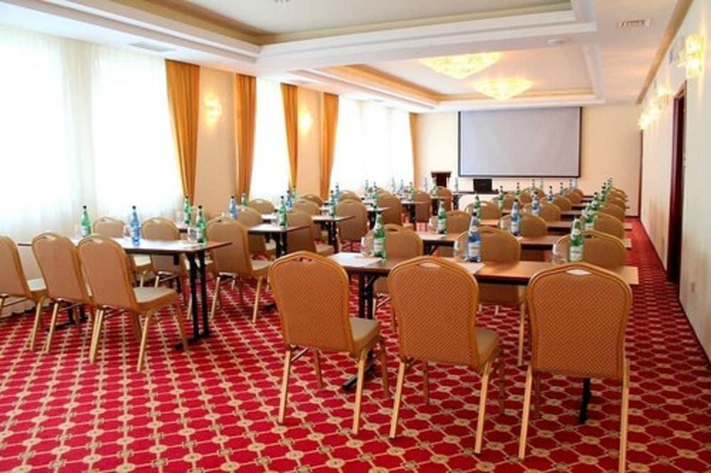 Hotel Holiday Park Hotell