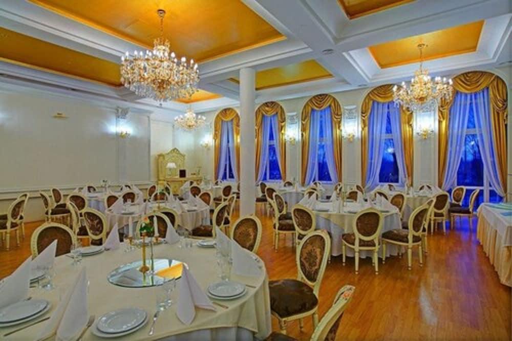 Hotell Hotel Holiday Park 3*
