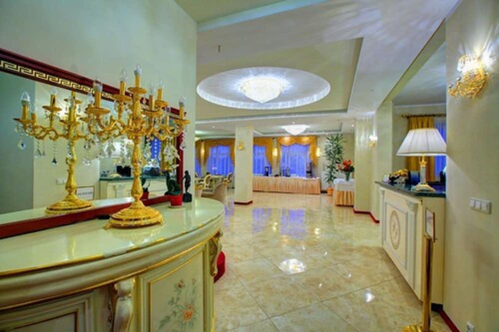 Hotell Hotel Holiday Park 3*