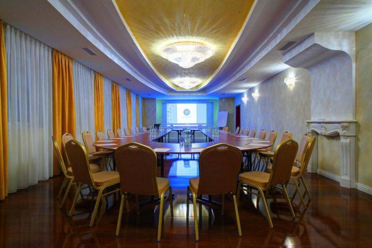 Hotell Hotel Holiday Park
