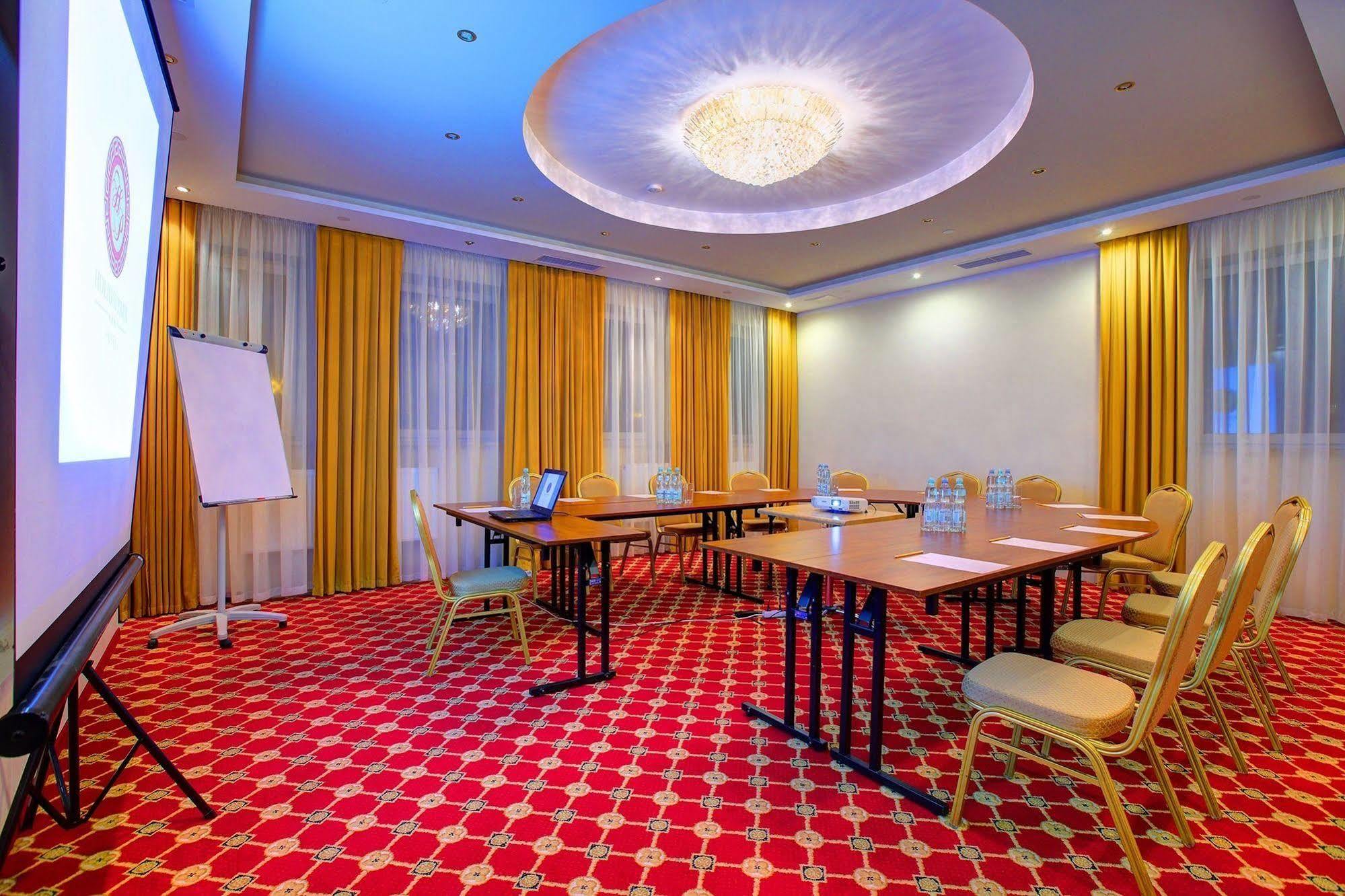Hotel Holiday Park Hotell