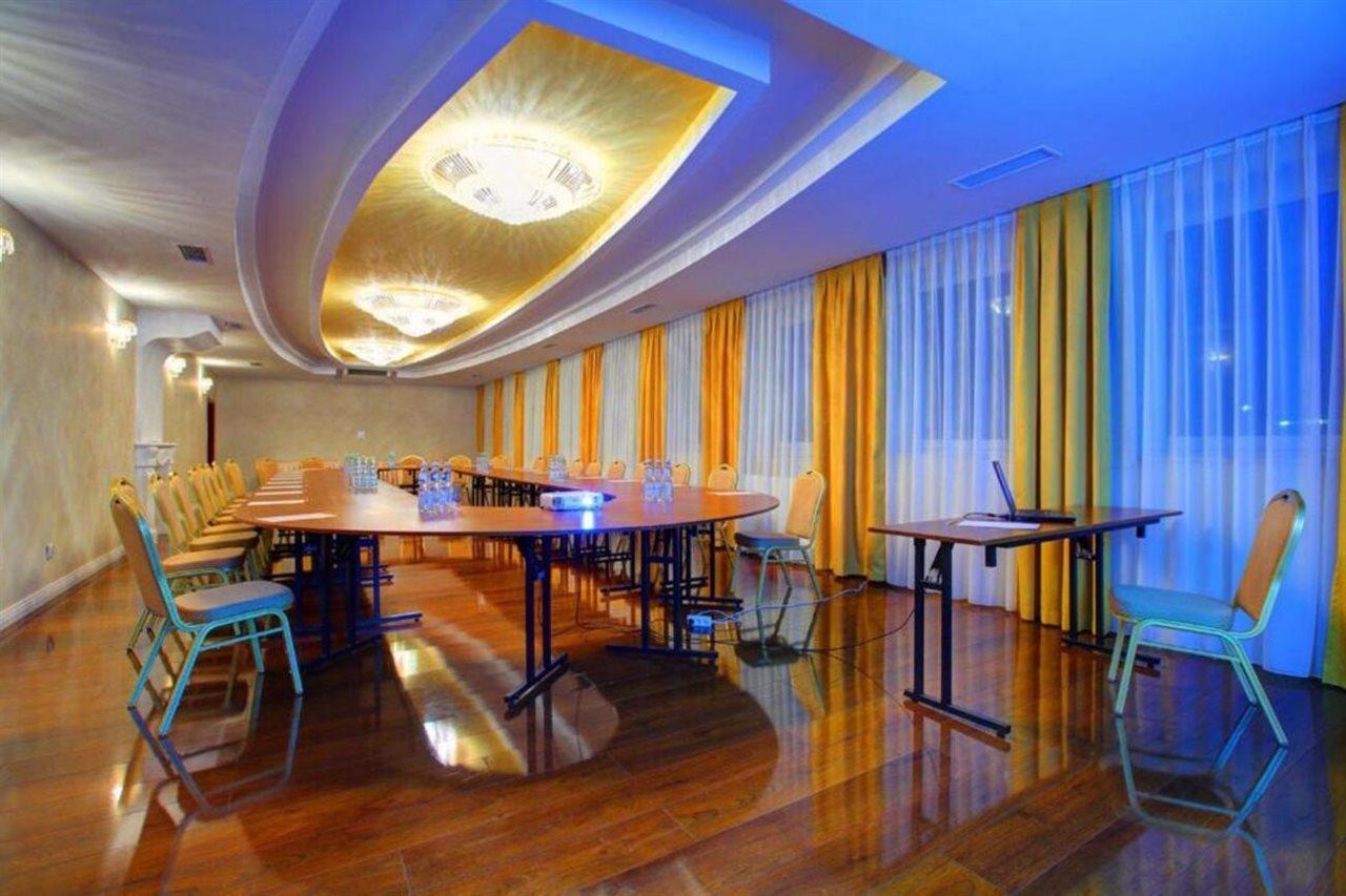 Hotel Holiday Park Hotel 3*